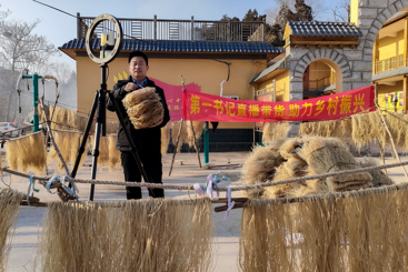第一书记带货直播助力乡村振兴