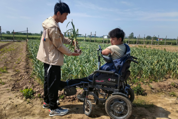无臂主播荣登中国好人榜