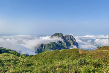 云涌平天山.秀美画卷现
