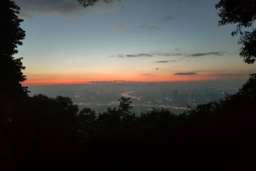 初升朝阳