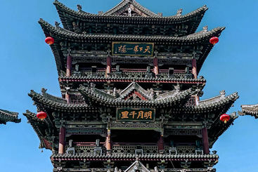 《古塔映天辉》