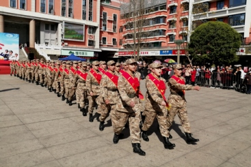 《新兵出发》