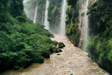 《马岭河峡谷》
