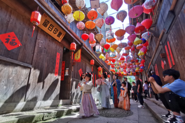 热闹古街游