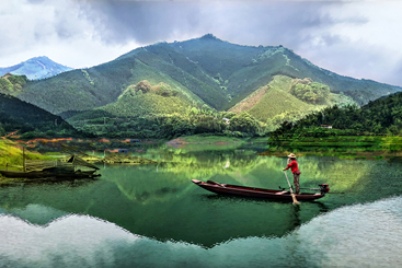 《湖光山色》