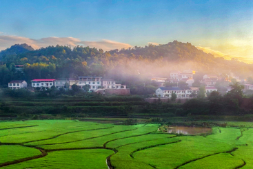 《小山村》