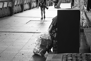 小小拾荒者，为了生活（一）