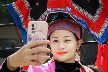 《瑶  女》