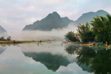 《浓妆淡抹总相宜》，