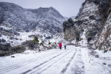 风雪归途（元宝山）