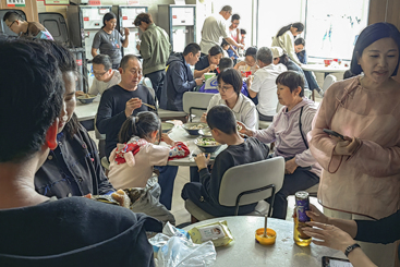 高速路上的午餐