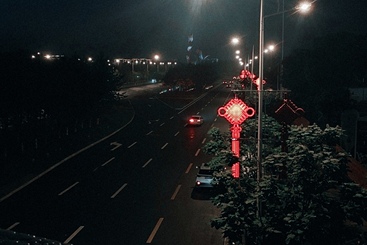 雨中的灯光