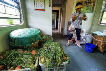 扶贫列车