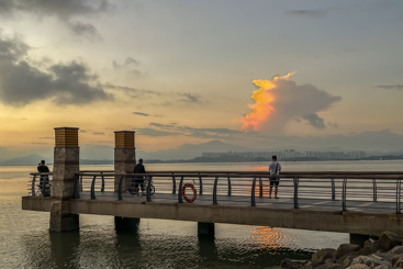 《深圳湾朝霞》