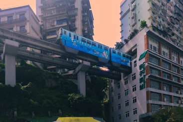 轻轨穿楼