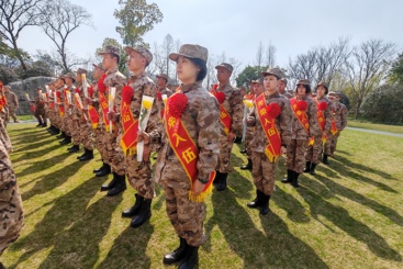 《忠诚铸就辉煌 —— 新时代国防青年的誓言》
