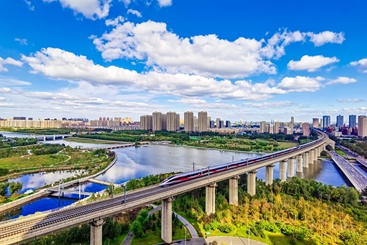 《复兴号智能动车组开到我家乡》