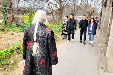 《时光无情染霜华》
