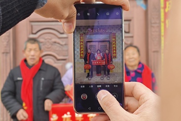 手机里的全家福