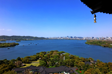 碧天蓝湖秀城郭