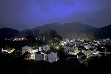 山村夜色