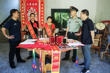 《一人参军全家光荣》