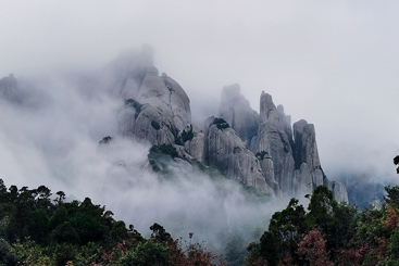 《云涌峰浮》