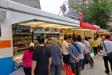 报废公交车循环利用变商铺