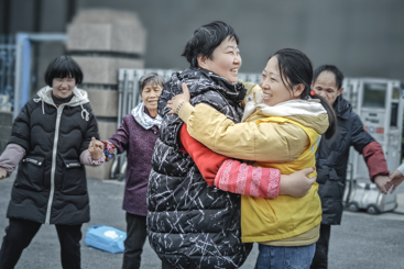 《拥抱》