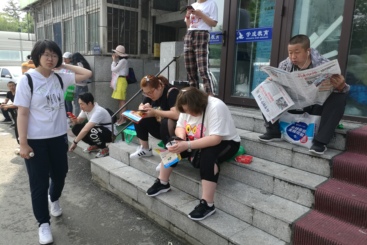 陪考的家长