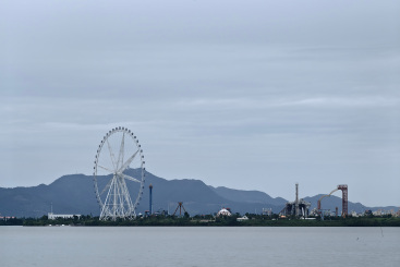 宁静湖畔