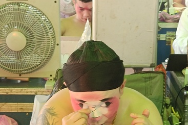 准备上演。
