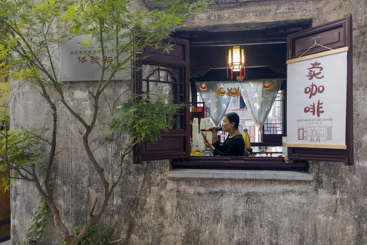 咖啡店里的歌声