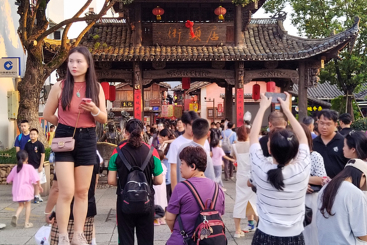热闹的古街