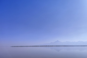 “海”天一色--乌海湖即景
