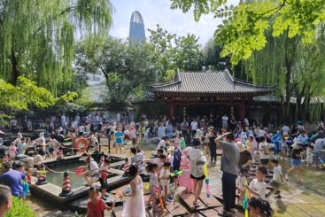 泉城夏日乐欢颜