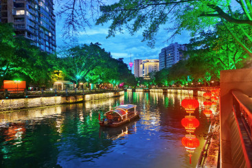 东门夜色