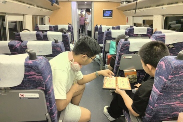 高铁上的棋局