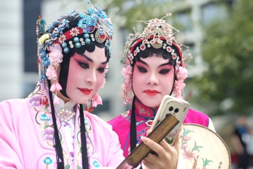 看手机
