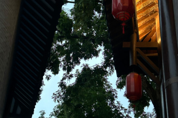 檐下