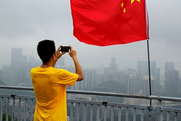 五星红旗迎风飘扬