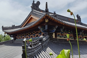 莲开古刹