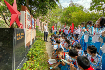 《聆听党史》