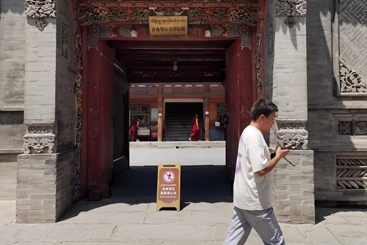 《步伐一致》