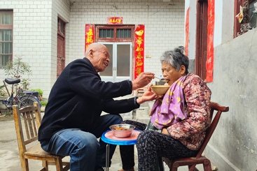 《相伴》