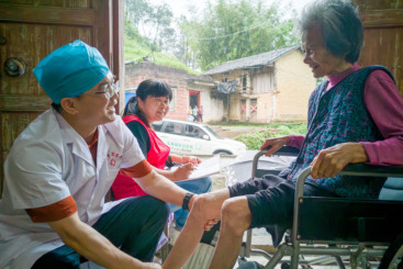 《上门服务暖人心》