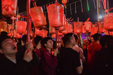 灯火万家情