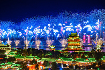 春节烟火晚会上的克莱因蓝