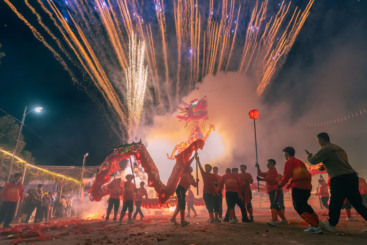 祥龙腾跃闹新春