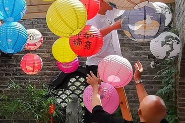 《挂灯笼》